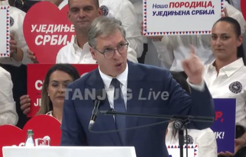(UŽIVO) Vučić na skupu u Kragujevcu: "Velika je sila spolja udarila na Srbiju, pokušali su da je sruše"