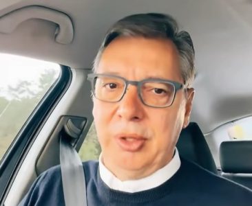 Vučić: Laž da sam u Kragujevac stigao helikopterom, moj put se prenosio uživo