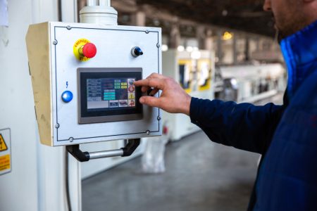 Simens planira da uz pomoć AI automatizuje do 80 odsto fabričke proizvodnje