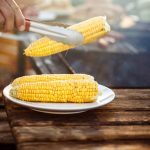 Kuvani kukuruz koji ćete dugo pamtiti: Mali trikovi, za savršen ukus (RECEPT+VIDEO)